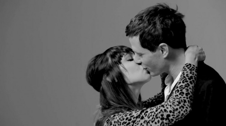 complete strangers kiss for the first time 9
