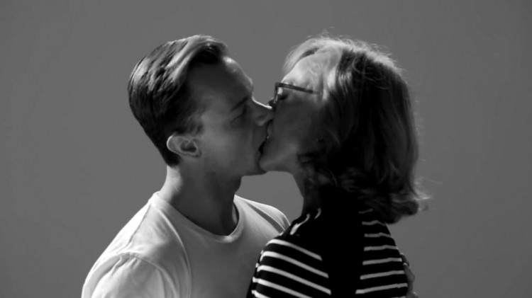complete strangers kiss for the first time 13