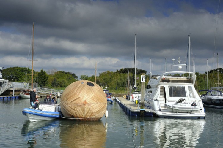 For A Year, Artist Lives In An Egg-Shaped Micro-House That Floats On Water 5