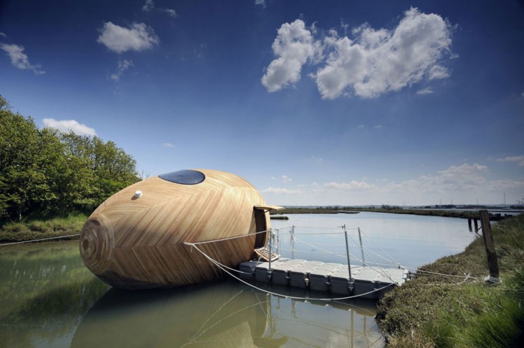 For A Year, Artist Lives In An Egg-Shaped Micro-House That Floats On Water 6
