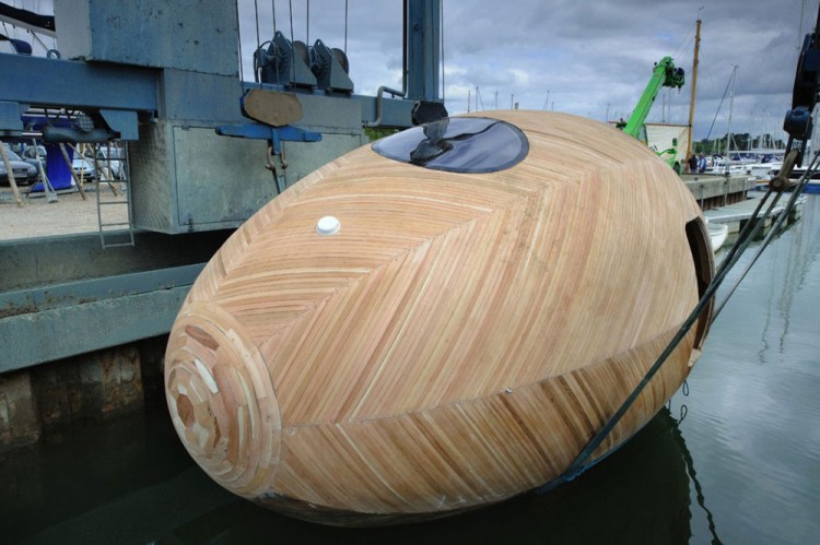 For A Year, Artist Lives In An Egg-Shaped Micro-House That Floats On Water 7