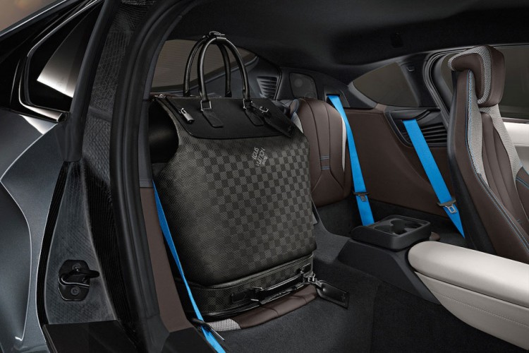 Louis Vuitton 為BMW i8 跑車定制特別包款系列 1