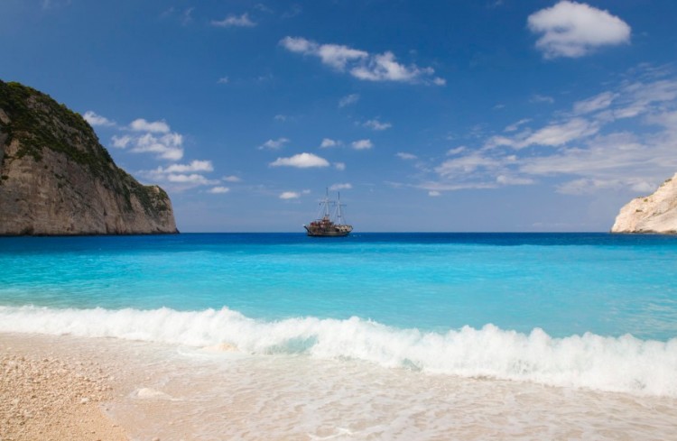 世界最美的海灘 — 希腊沉船灣Navagio 1