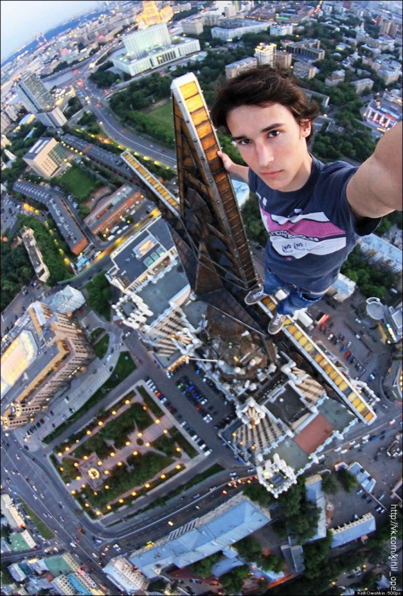 俄羅斯攝影師冒死攀爬世界最高建築物 1
