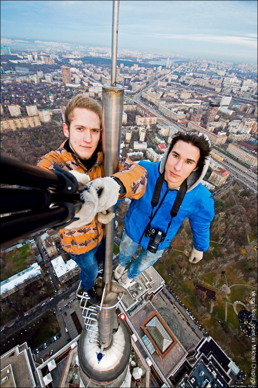 俄羅斯攝影師冒死攀爬世界最高建築物 1