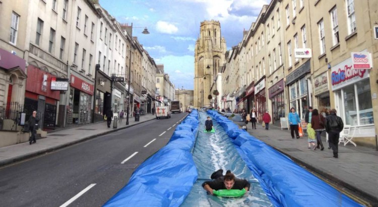 英國藝術家擬把巨型水滑梯帶進城市街道 5