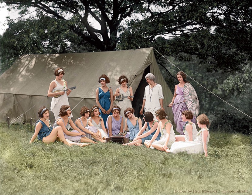 Historic Black and White Pictures Restored in Colour 25