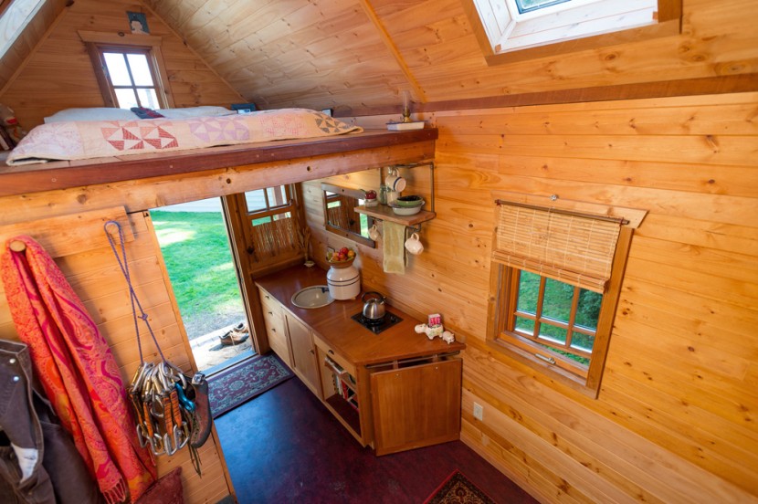 Living Small: Woman Lives In An 84-Square-Foot House With Only 305 Possessions 3