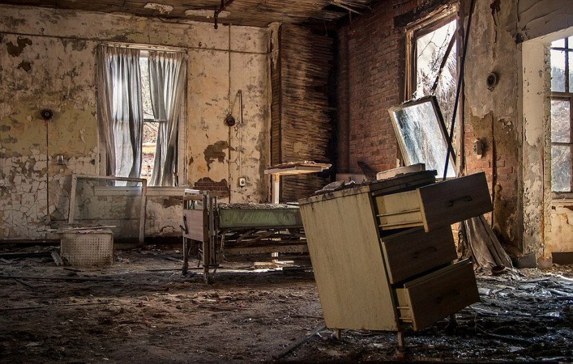 Photographer Jonny Joo captures eerie images of abandoned buildings 13