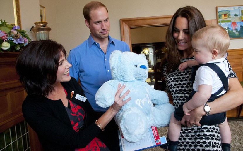 Prince George meets New Zealand babies 17