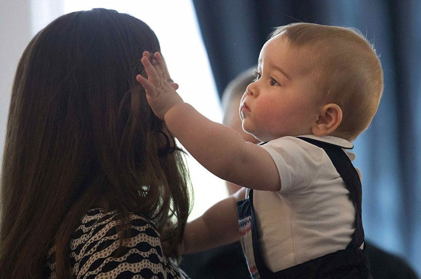 Prince George meets New Zealand babies 24