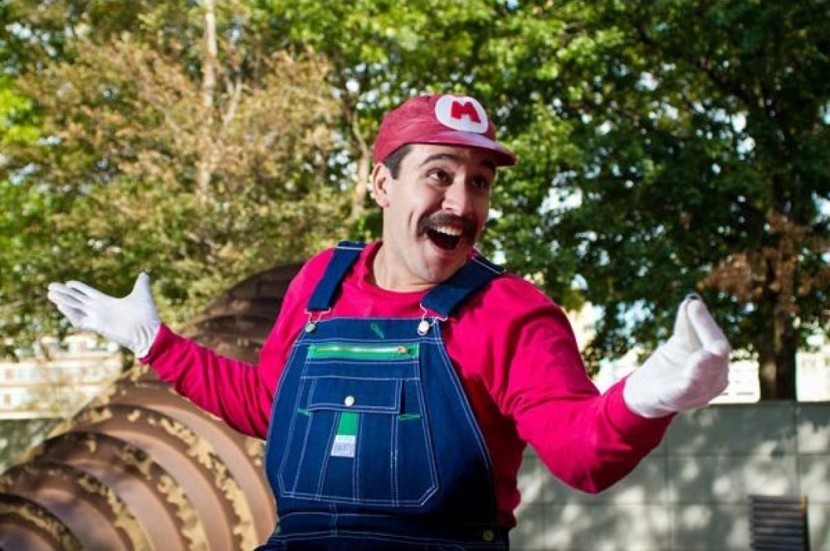 Super Mario Fan's Engagement Photos 14