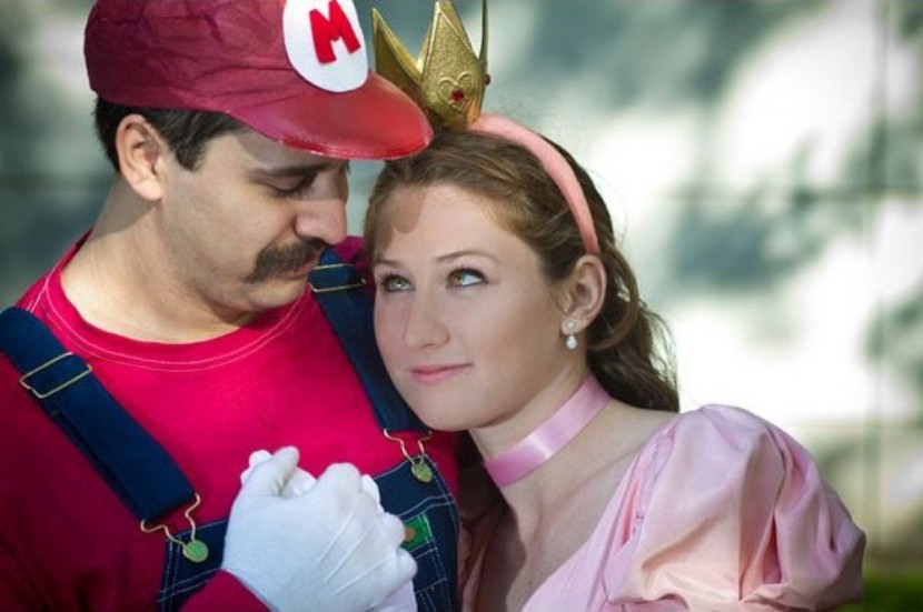 Super Mario Fan's Engagement Photos 17