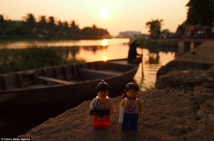 LEGO couple travel wrold 12