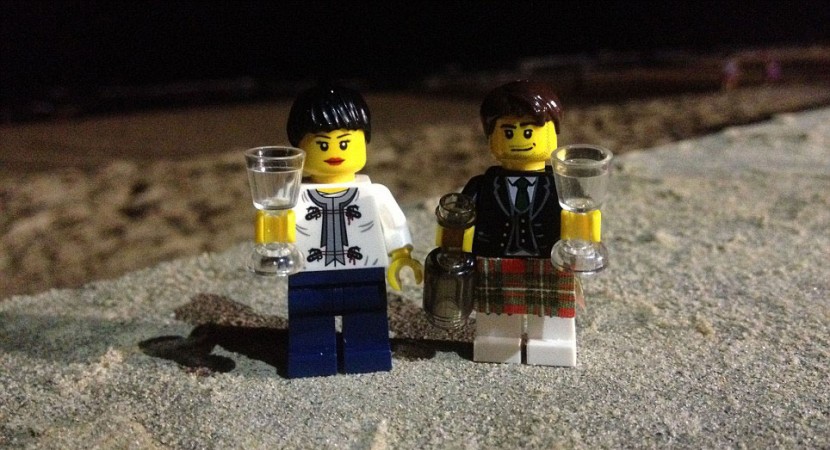 LEGO couple travel wrold 15