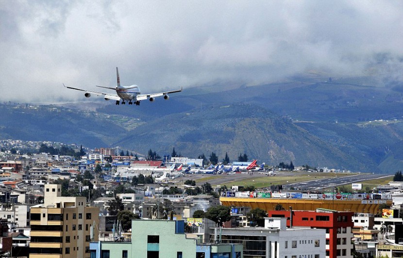 The world's scariest airport runways 4
