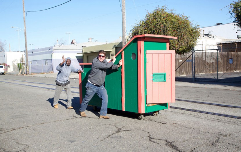 This Artist Turns Trash Into Homes For The Homeless  4