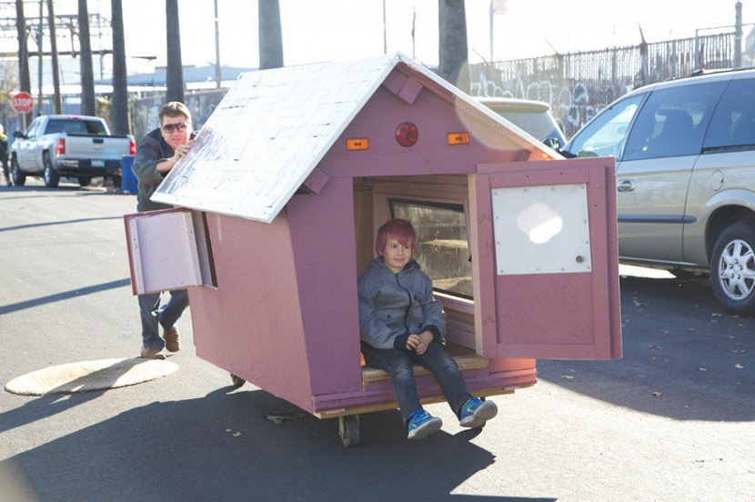 This Artist Turns Trash Into Homes For The Homeless  9