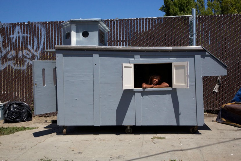 This Artist Turns Trash Into Homes For The Homeless  15