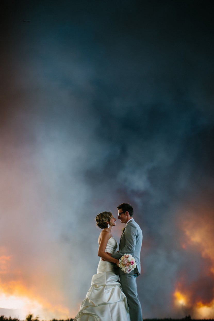 An Oregon Couple Rushed Through Their Wedding Because Of A Wildfire And The Photos Are Breathtaking 5