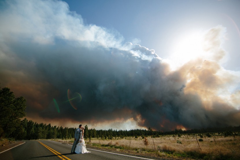 An Oregon Couple Rushed Through Their Wedding Because Of A Wildfire And The Photos Are Breathtaking 6