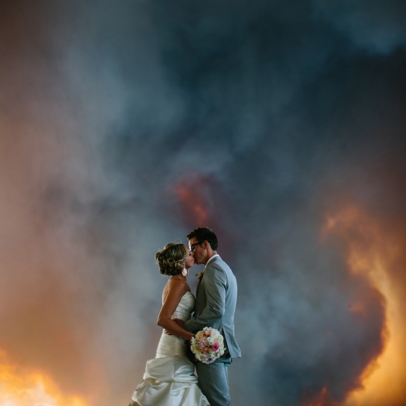 An Oregon Couple Rushed Through Their Wedding Because Of A Wildfire And The Photos Are Breathtaking 7