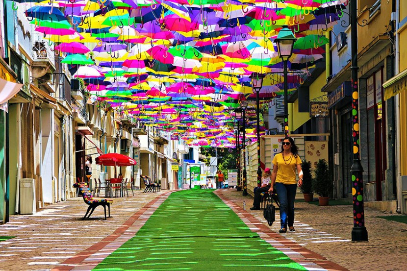 葡萄牙AgitAgueda藝術節，換了新衣裳的七彩雨傘街 1