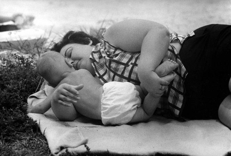 An 83-Year-Old Photographer Found A Box Labeled “Mothers” Full of Images He Took Almost 50 Years Ago 6