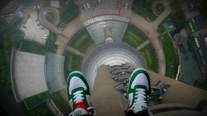 The 24 Most Terrifying Places In The World To Look Down 21