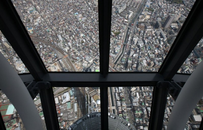 The 24 Most Terrifying Places In The World To Look Down 26