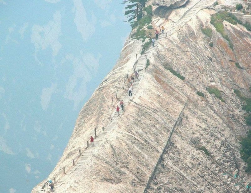 The 24 Most Terrifying Places In The World To Look Down 53