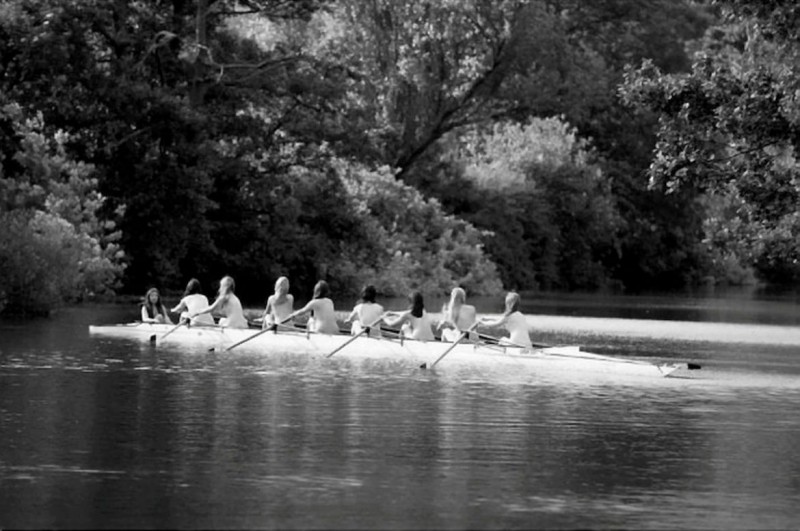 Warwick大學女子划艇隊賬戶被封，Facebook稱其裸體日曆為“色情內容” 7