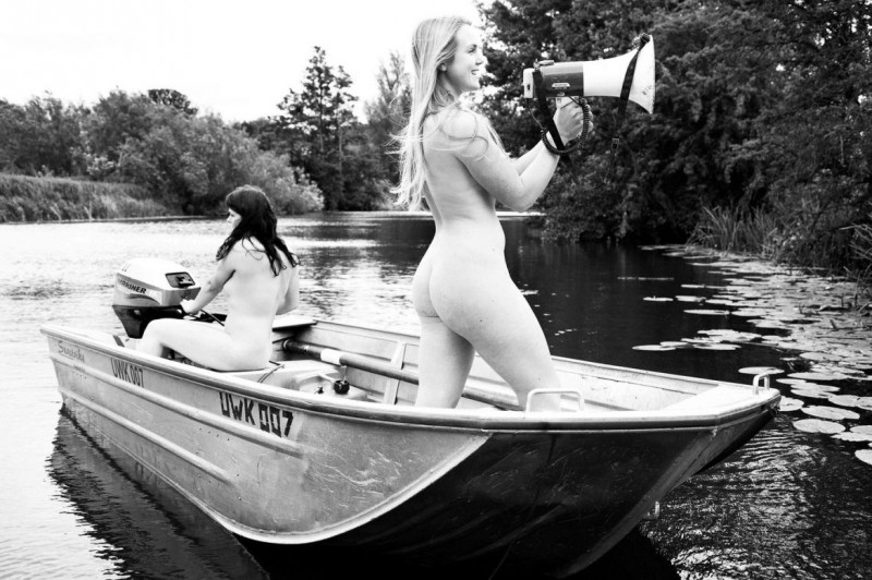 Warwick大學女子划艇隊賬戶被封，Facebook稱其裸體日曆為“色情內容” 13