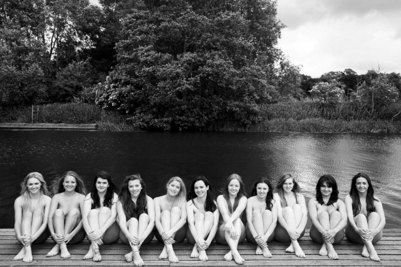 Warwick大學女子划艇隊賬戶被封，Facebook稱其裸體日曆為“色情內容” 14