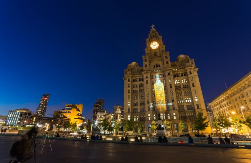 Royal Liver Building takes part in 'Lights Out' to mark WWI centenary