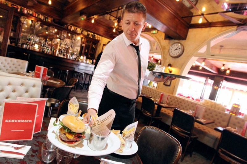 Servers Not Servants: 31 Things Your Waiter Wishes You Knew 3