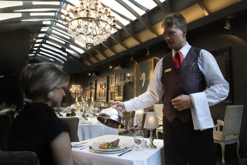 Servers Not Servants: 31 Things Your Waiter Wishes You Knew 5