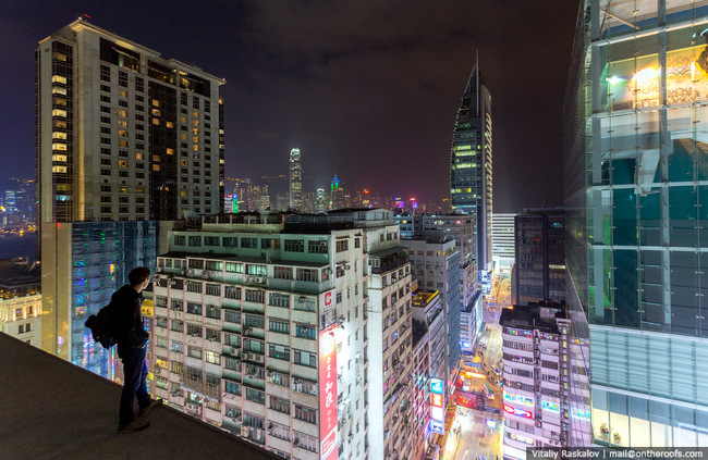 These 29 Pictures From The Rooftops Of Hong Kong Will Make You Dizzy 1