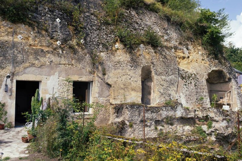 法國情侶用€1歐元買了一個垃圾洞穴，然後改裝成他們的夢想家居  7