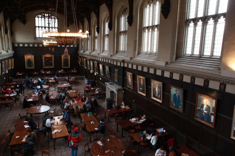 13 College Dining Halls That Look the same as Hogwarts 1