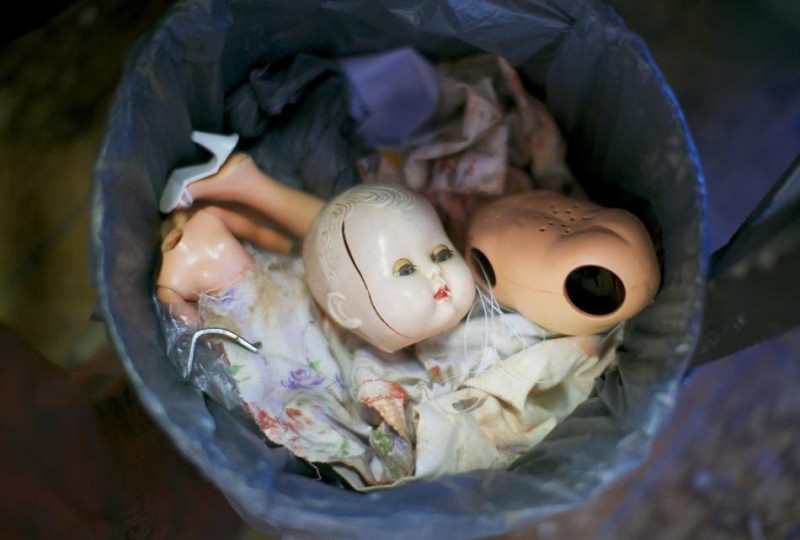 14 Utterly Terrifying Photos Of A Hospital For Dolls 4