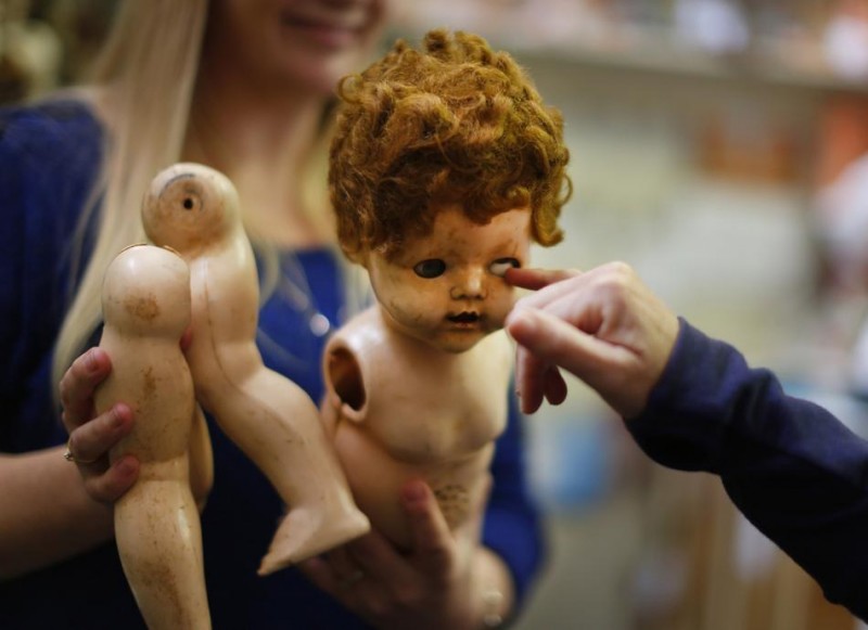 14 Utterly Terrifying Photos Of A Hospital For Dolls 9