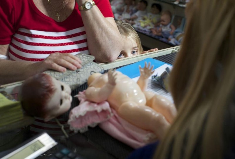 14 Utterly Terrifying Photos Of A Hospital For Dolls 14