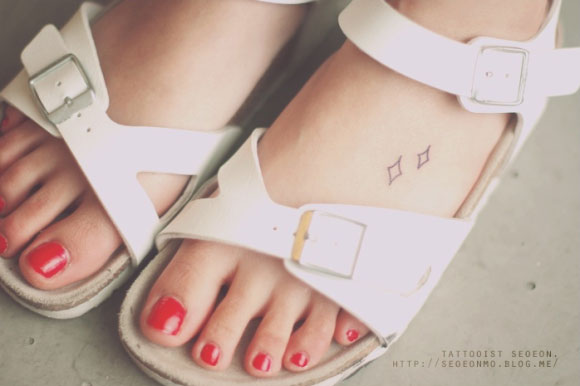 adorable Miniature Tattoos Of Block Shapes And Symbols Made With Lines 17