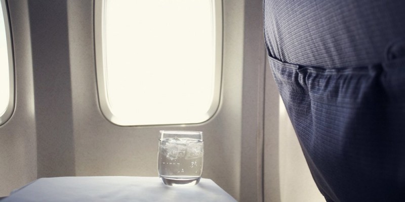 飛機上的水、毛毯、枕頭和耳機竟然那麼髒？！這10個秘密，常坐飛機的人也不一定知道 12