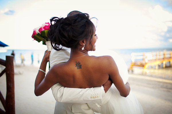 brides with their tattoo  6