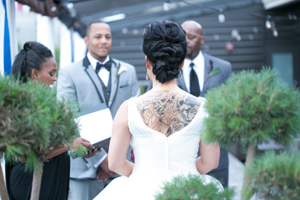 brides with their tattoo  14