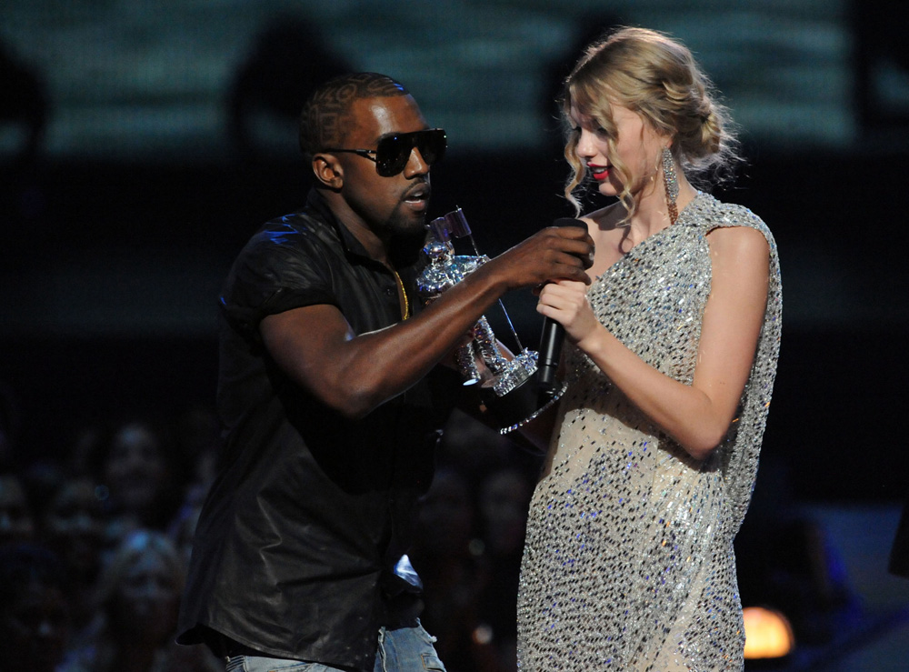 Kanye West Ruins Beck Acceptance Speech At Grammy Awards 6