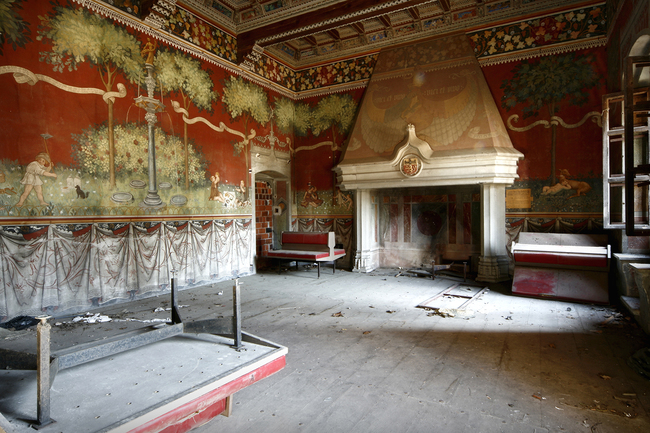 15 Forgotten Mansions Of Italy That Are More Glorious Now That They're Abandoned 10