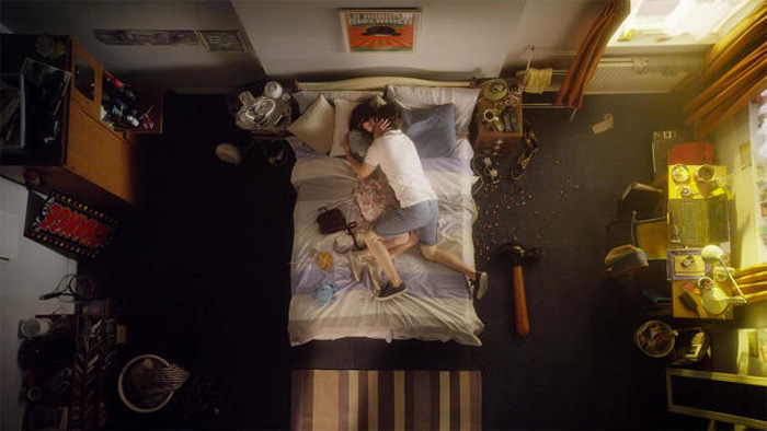 A 7-Minute Film That Tells a Complete Love Story, Shot From A Bedroom Ceiling 4